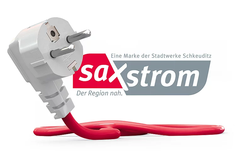 Ein Stecker in den Farben der Stadtwerke Schkeuditz und das Saxstrom-logo
